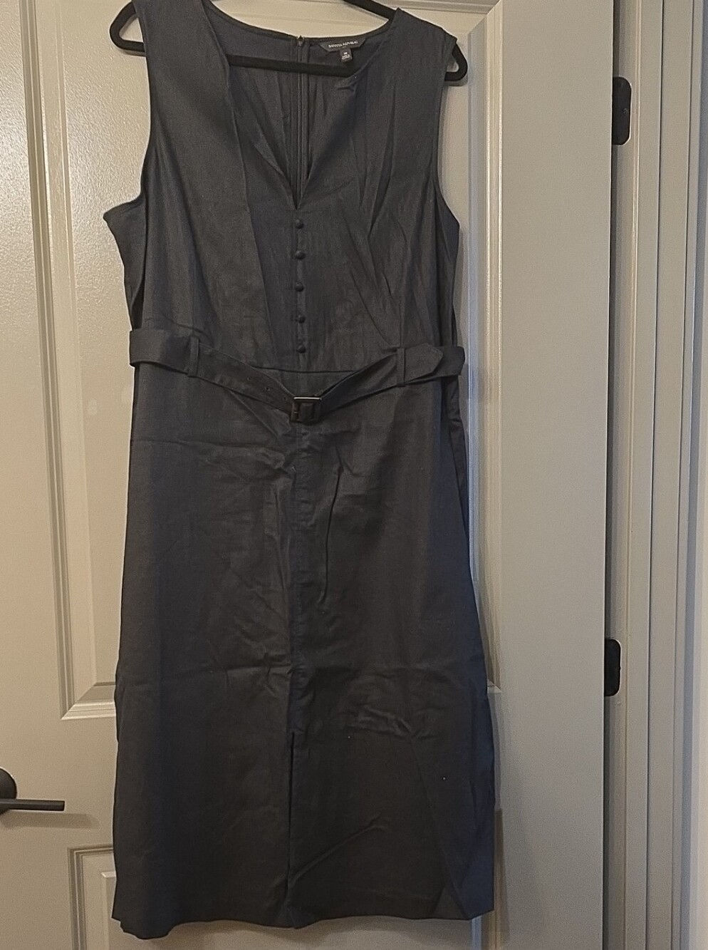 Banana Republic Sleeveless Black Belted Midi Dress